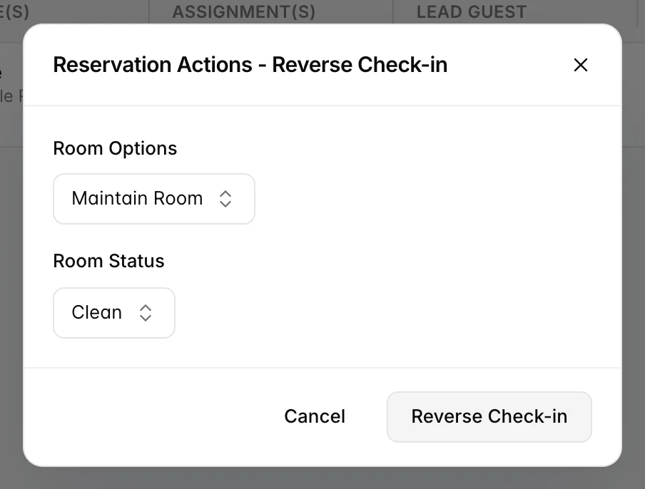 La boîte de dialogue intitulée « Réservations » Actions - Reverse Check-in, comportant un menu déroulant « Room Options » réglé sur « Maintain Room » et un menu déroulant « Room Status », ainsi que les boutons « Annuler » et « Reverse Check-in ».