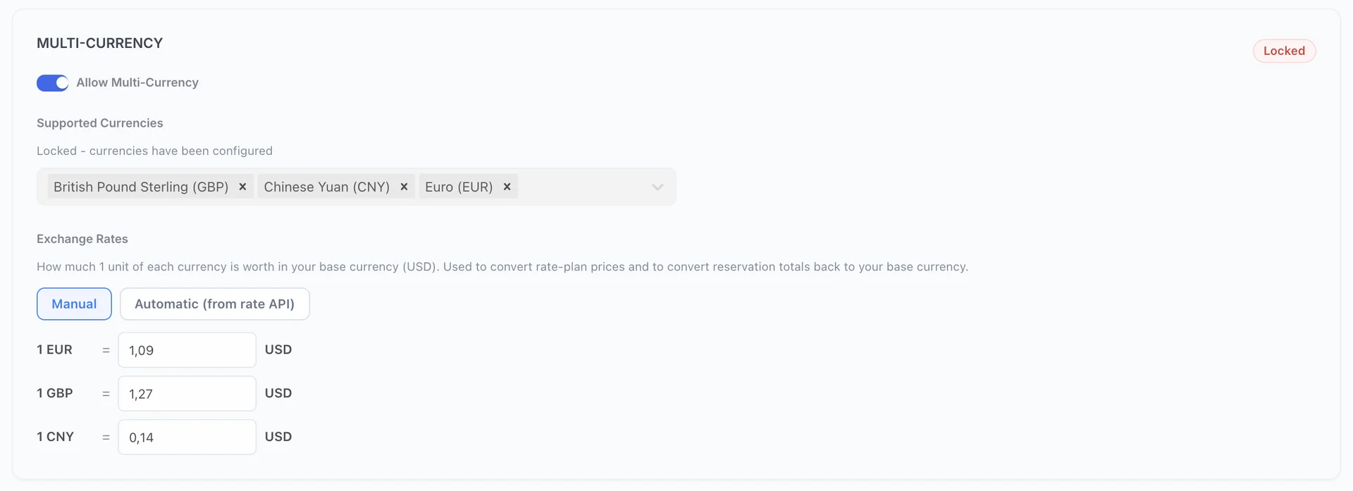 Die Karte „Multi-Currency“ unter system settings, gekennzeichnet mit „Locked“, bei aktivierter Funktion „Allow Multi-Currency“, Supported Currencies mit den Währungen Britisches Pfund Sterling, Chinesischer Yuan und Euro sowie einem Block „Exchange Rates“, der auf „Manual“ eingestellt ist und ein Wechselkursfeld für 1 EUR, 1 GBP und 1 CNY enthält, die jeweils in US-Dollar umgerechnet werden.