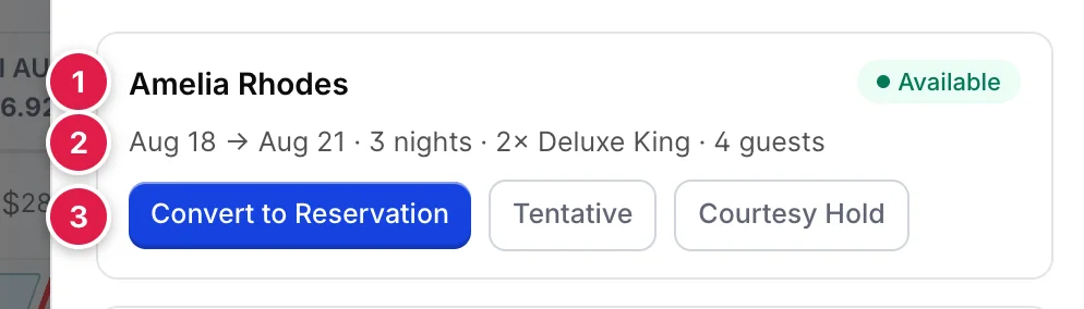 Une demande de mise sur liste d'attente : Amelia Rhodes, identifiée par le badge Available, souhaite réserver deux chambres Deluxe King pour trois nuits, du 18 au 21 août, pour quatre personnes, avec les boutons « Convert to Reservation », « Tentative » et « Courtesy Hold ».